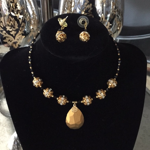 Black gold necklace and earring set - Picture 3 of 4